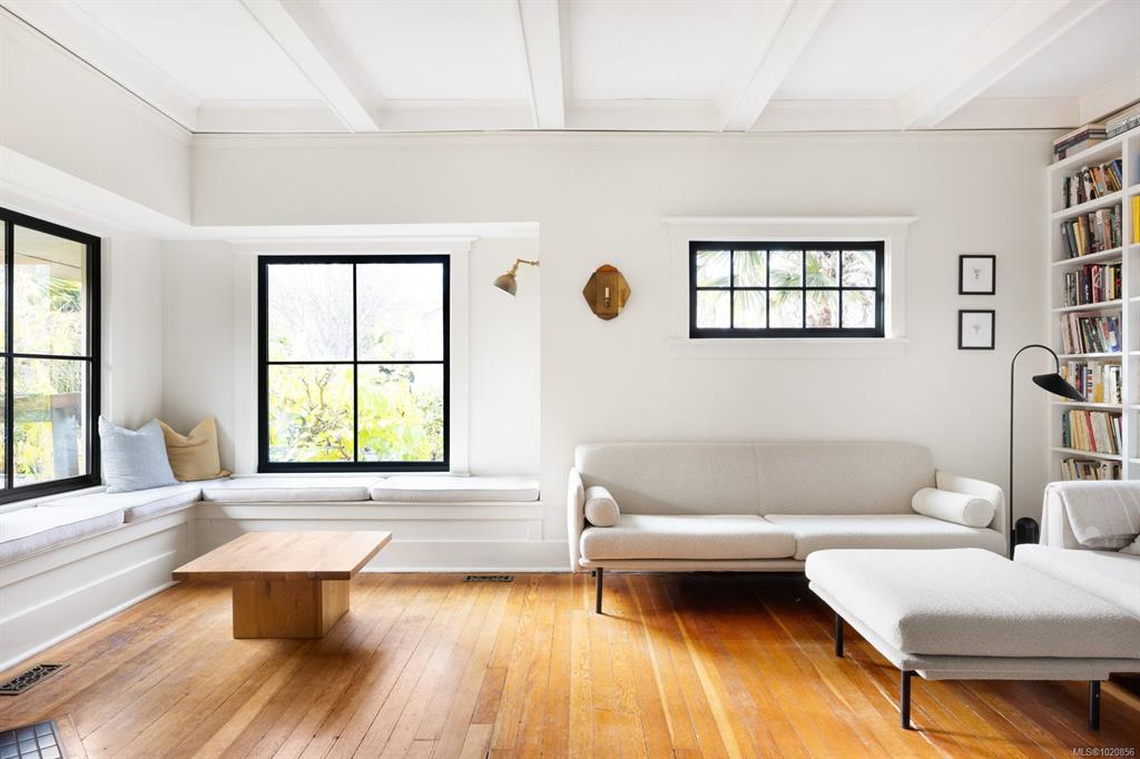 Fifth View of 1063 Bank St, Victoria, BC, V8S 4B3