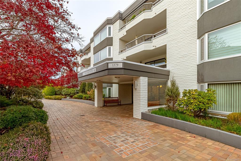 Fourth View of 1370 Beach Dr, Oak Bay, BC, V8S 2N6