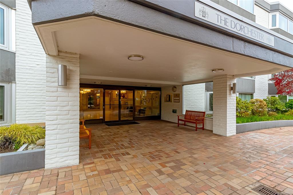 Fifth View of 1370 Beach Dr, Oak Bay, BC, V8S 2N6