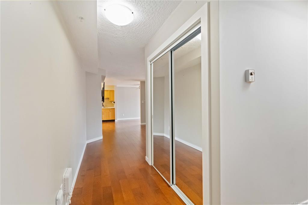 Fifth View of 1063 Southgate St, Southgate Villa, Victoria, BC, V8V 2Z1