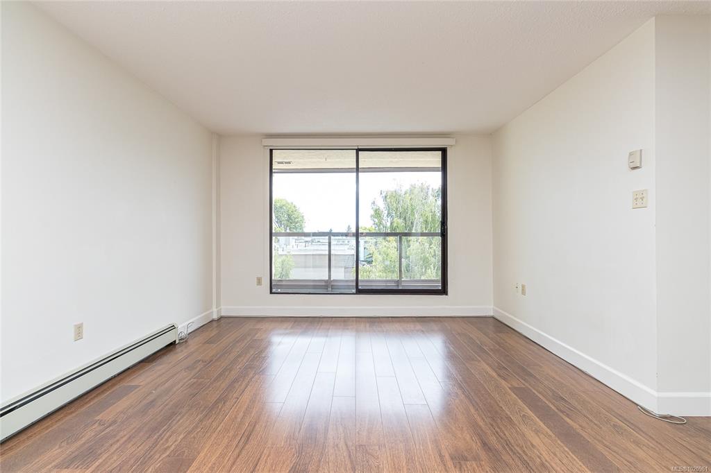 Fifth View of 1745 Leighton Rd, Victoria, BC, V8R 6R6