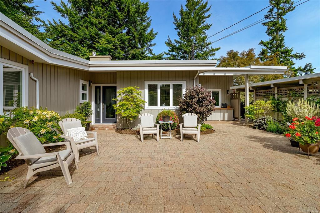 Fourth View of 4516 Duart Rd, Saanich, BC, V8N 3K2