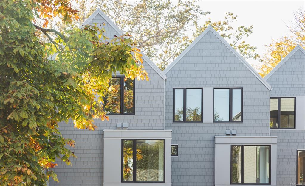 Third View of 909 Redfern St, Wisteria Row, Victoria, BC, V8S 4G6