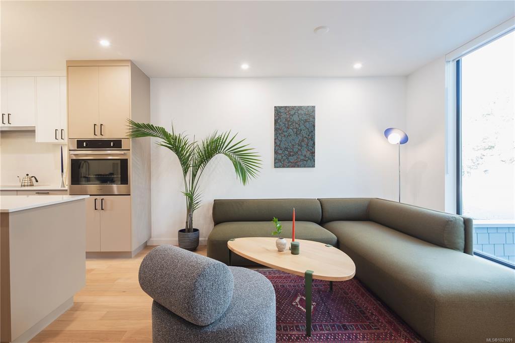 Fifth View of 909 Redfern St, Wisteria Row, Victoria, BC, V8S 4G6