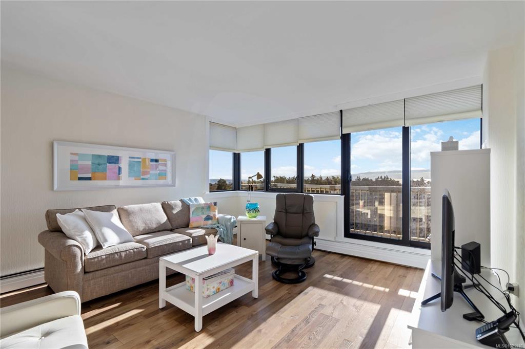 Third View of 647 Michigan St, Victoria, BC, V8V 1S9