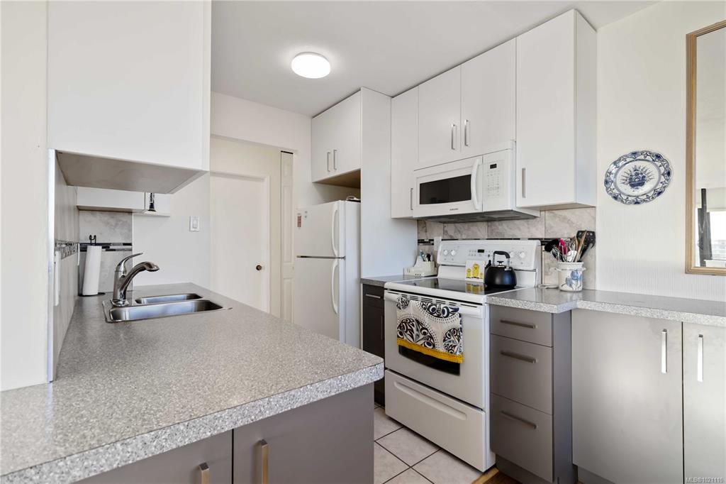 Fifth View of 647 Michigan St, Victoria, BC, V8V 1S9