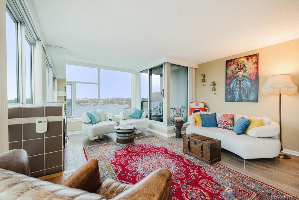 Fifth View of 325 Maitland St, Victoria, BC, V9A 7E9