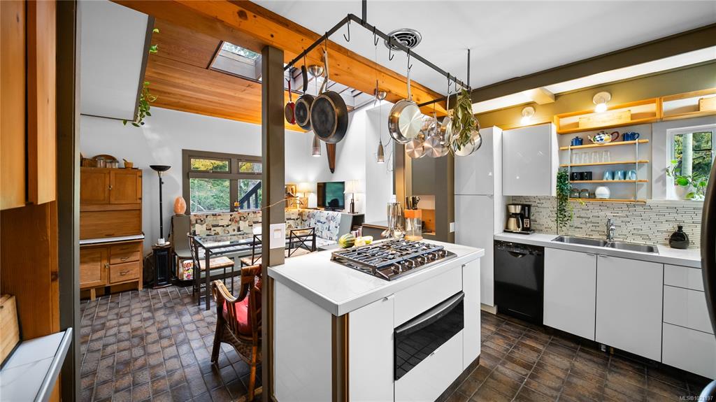 1168 Burnside Rd W, 1021197, BC,