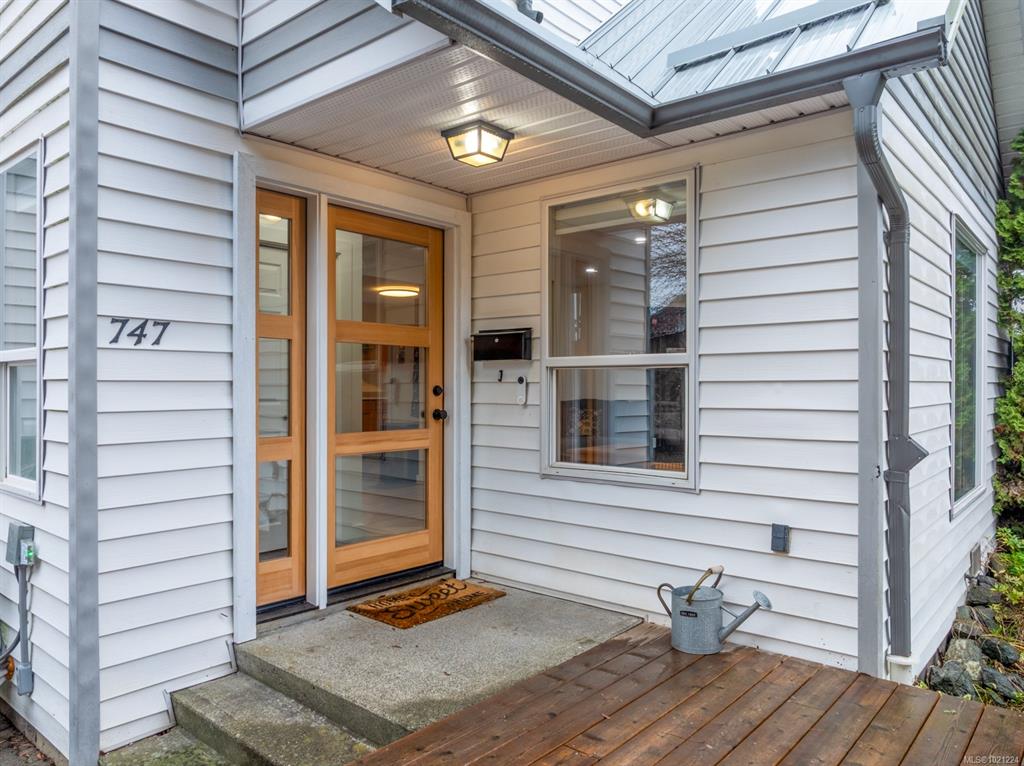 747 Stewart Ave, 1021224, BC,