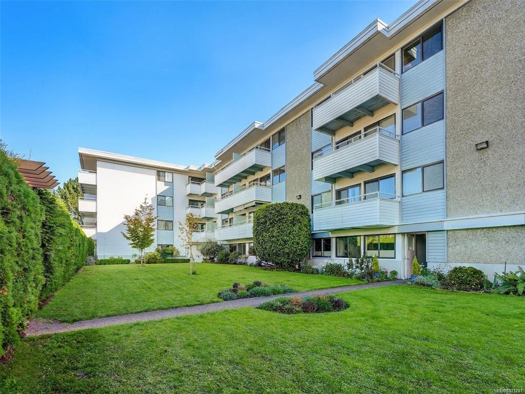 Fourth View of 2100 Granite St, Oak Bay, BC, V8S 3G7