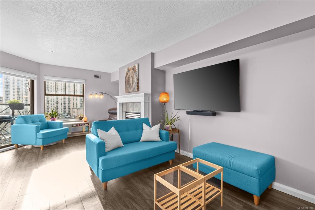 Fifth View of 935 Johnson St, Victoria, BC, V8V 3N5