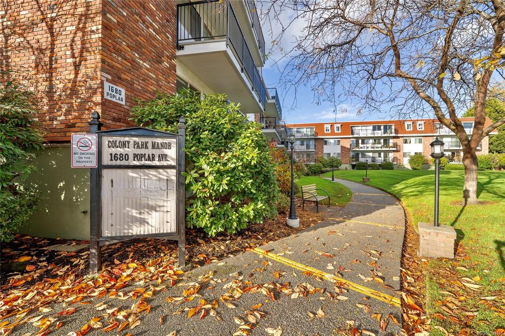 1680 Poplar Ave, 1021249, BC,