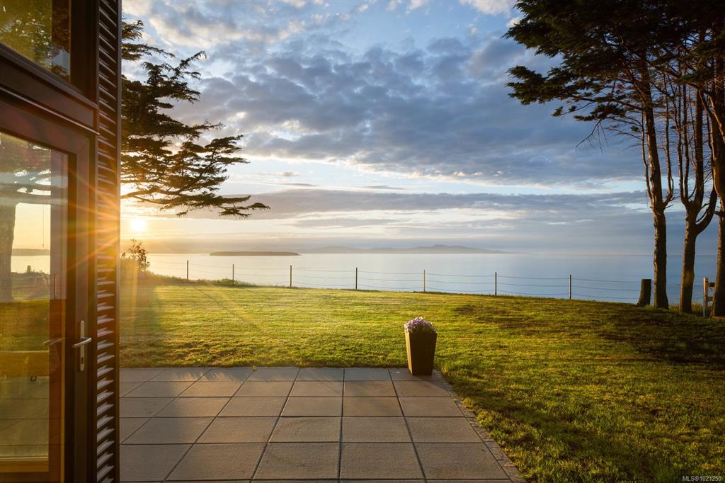 3300 Livesay Rd, 1021250, BC,