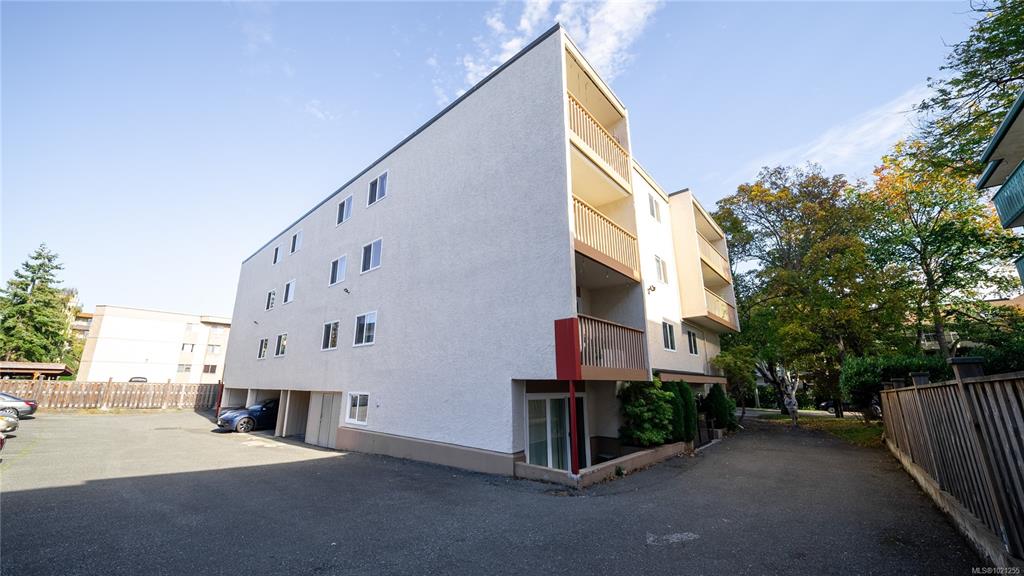 Fifth View of 1520 Richmond Ave, Victoria, BC, V8R 4P6