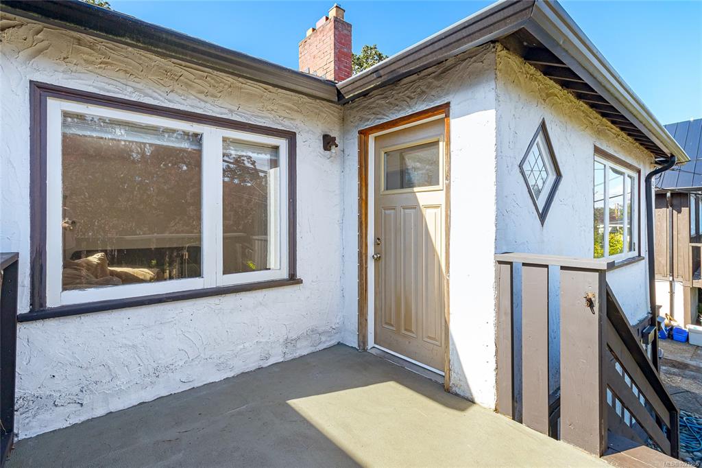 Third View of 1645 Haultain St, Victoria, BC, V8R 2K8