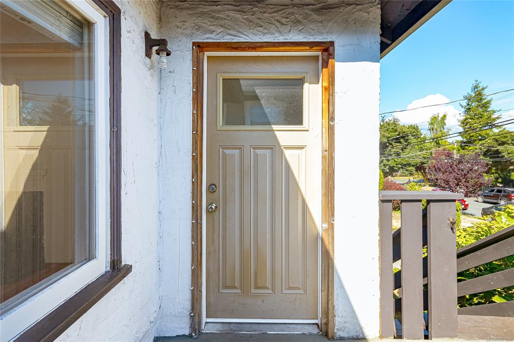 Fourth View of 1645 Haultain St, Victoria, BC, V8R 2K8