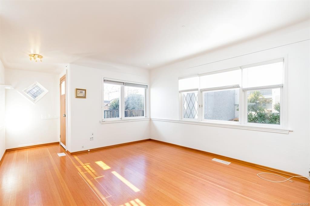 Fifth View of 1645 Haultain St, Victoria, BC, V8R 2K8