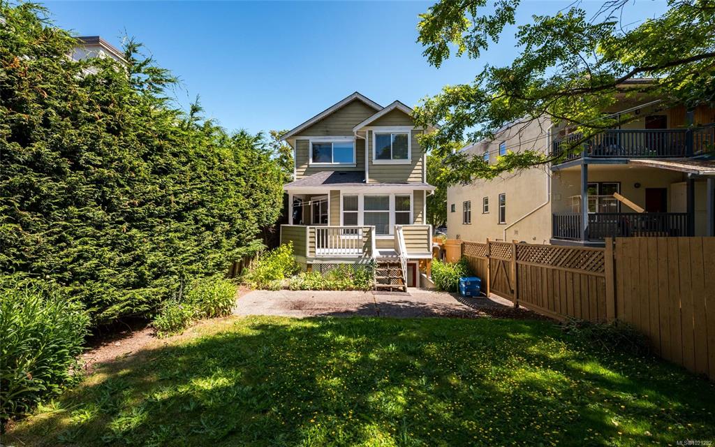 Third View of 257 Michigan St, Victoria, BC, V8V 1R4