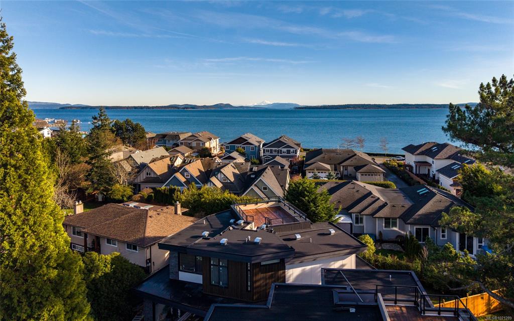 2295 Adela Pl, 1021289, BC,