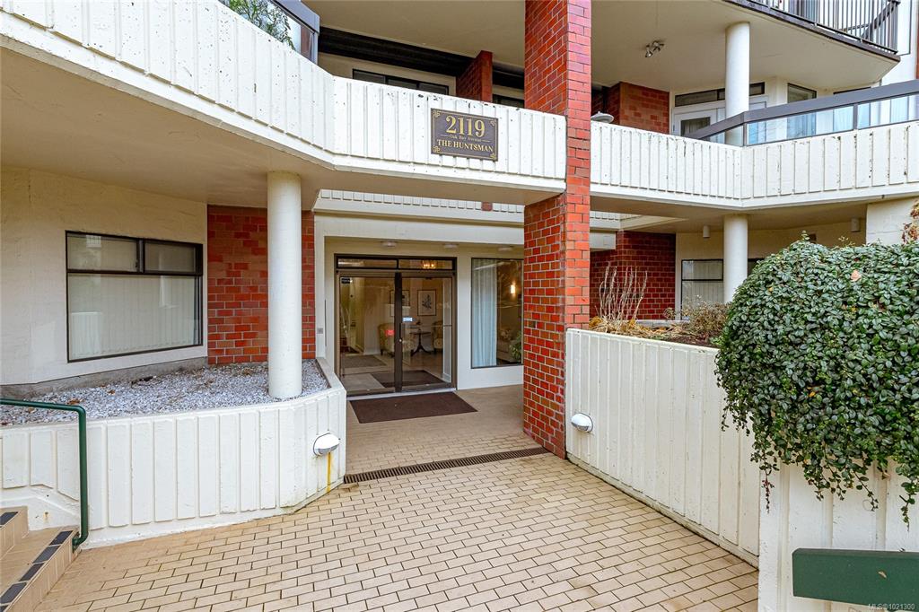 Fourth View of 2119 Oak Bay Ave, Oak Bay, BC, V8R 1E8