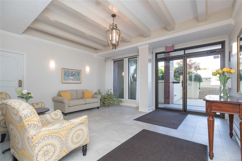 Fifth View of 2119 Oak Bay Ave, Oak Bay, BC, V8R 1E8