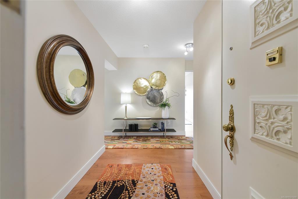 Fourth View of 1440 Beach Dr, Oak Bay, BC, V8S 2N8