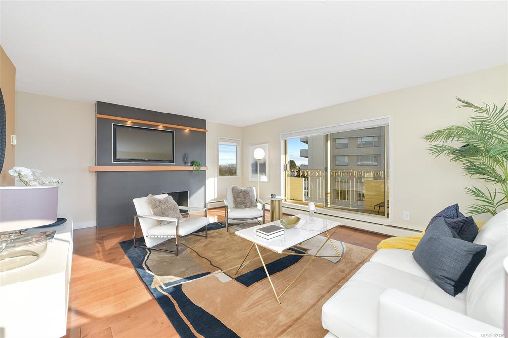 Fifth View of 1440 Beach Dr, Oak Bay, BC, V8S 2N8