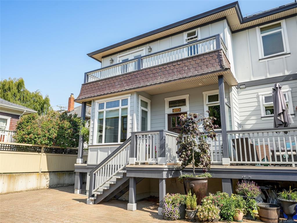 Second View of 209 Superior St, Victoria, BC, V8V 1T4