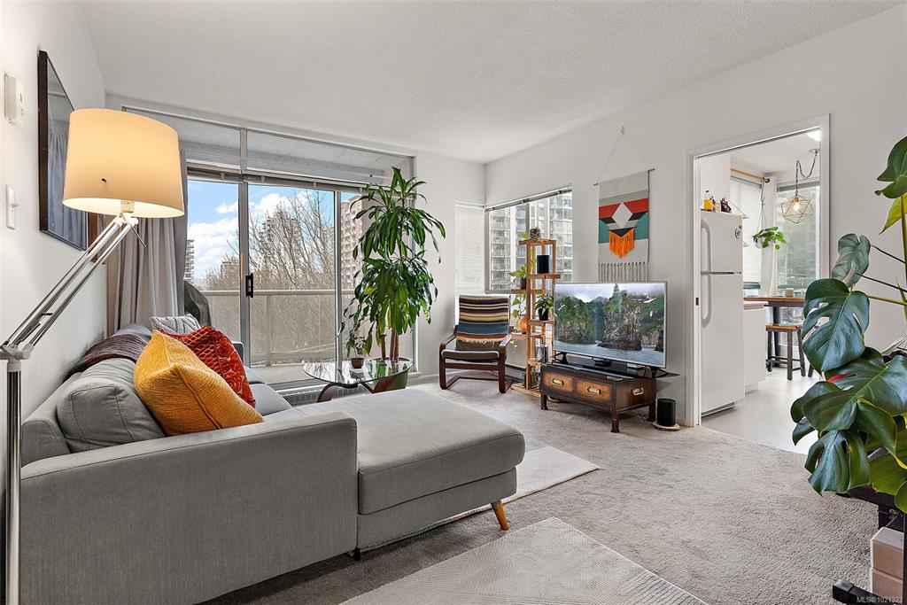 Fifth View of 1010 View St, Victoria, BC, V8V 4Y3