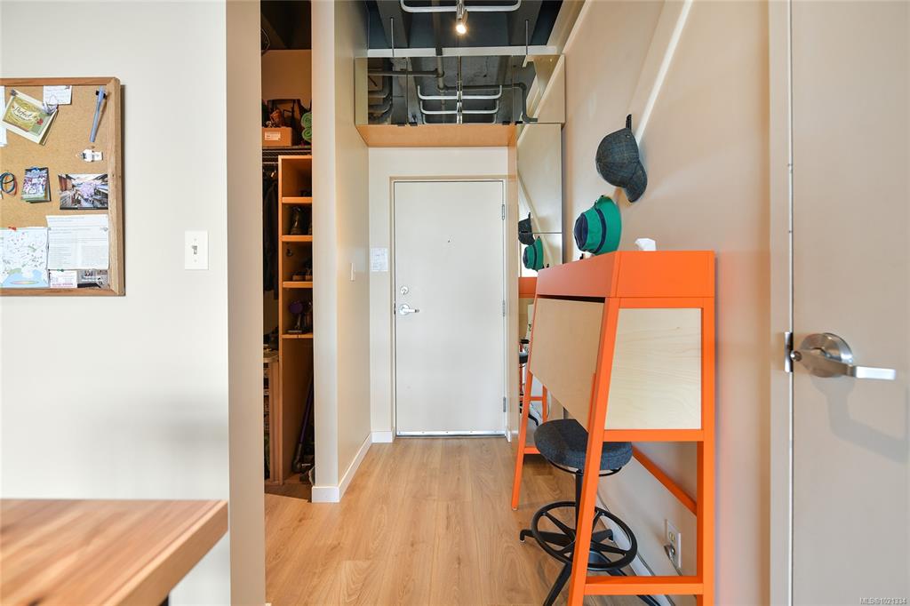 Third View of 1061 Fort St, The Mosaic, Victoria, BC, V8V 5A1