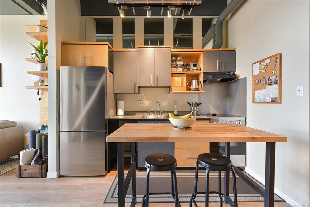 Fifth View of 1061 Fort St, The Mosaic, Victoria, BC, V8V 5A1