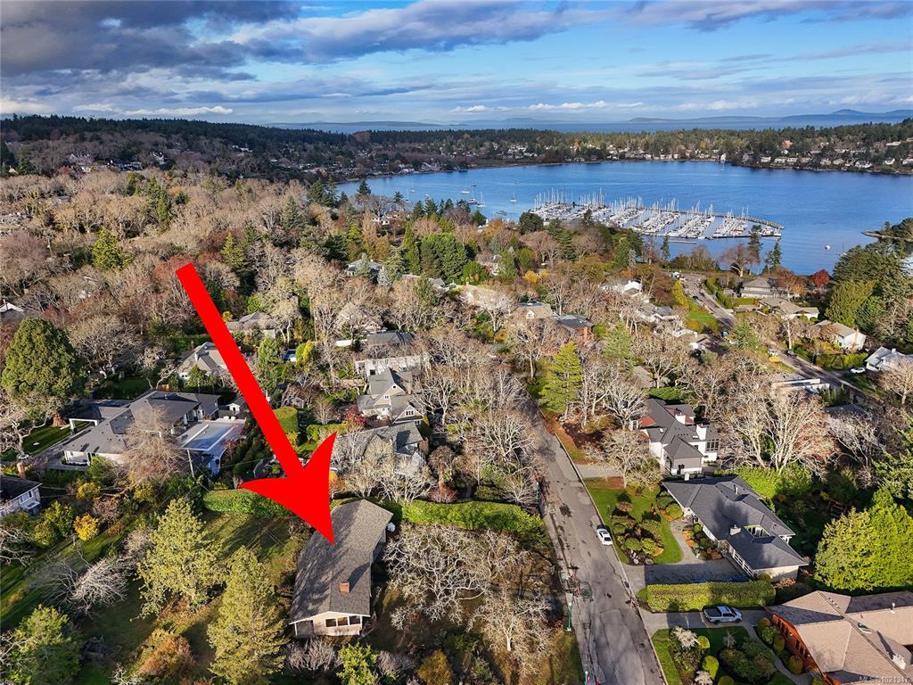 Fourth View of 3240 Norfolk Rd, Oak Bay, BC, V8R 6H4