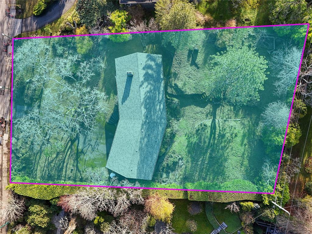 Fifth View of 3240 Norfolk Rd, Oak Bay, BC, V8R 6H4