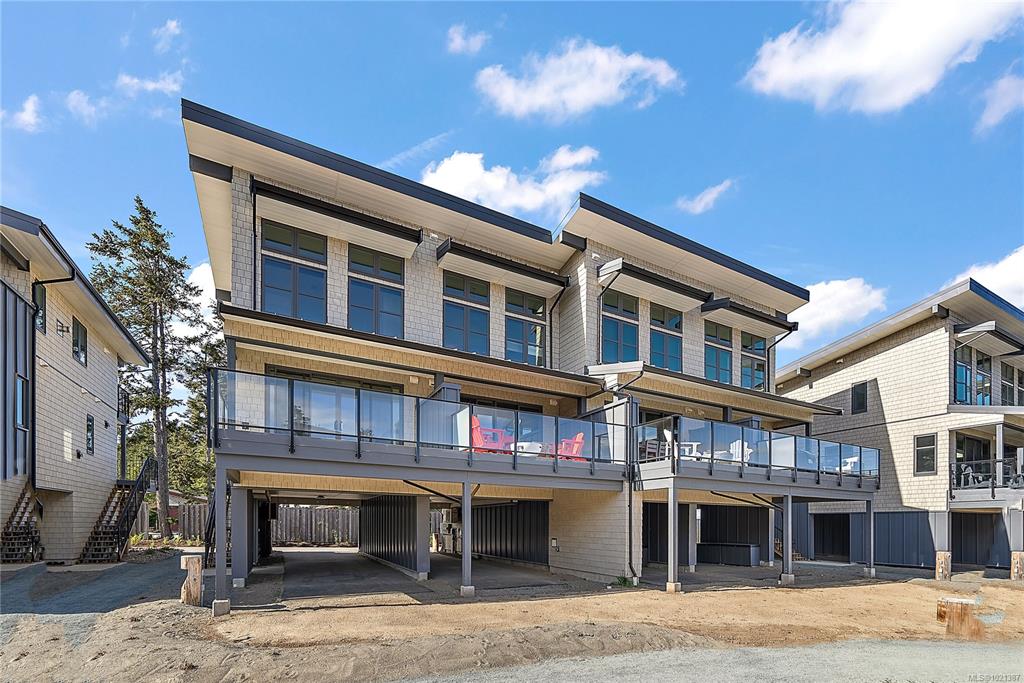 9022 Clarkson Ave, 1021387, BC,