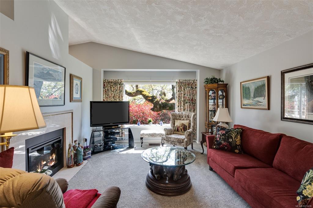 Second View of 901 Kentwood Lane, Saanich, BC, V8Y 2Y6