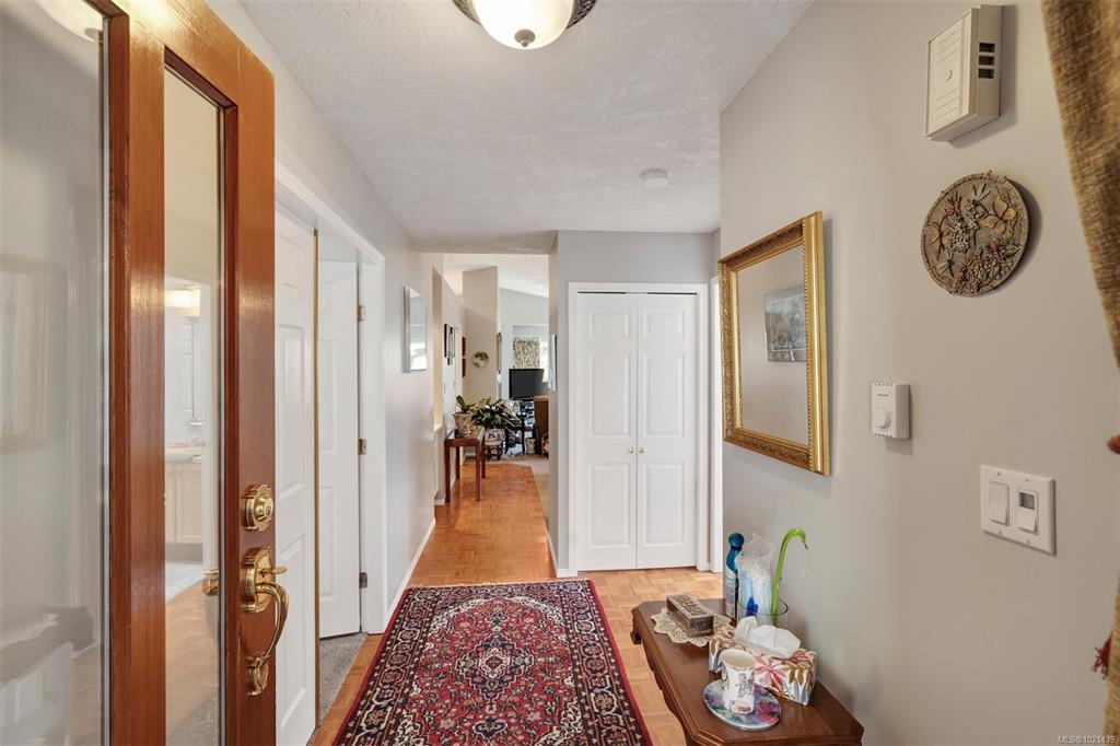 Third View of 901 Kentwood Lane, Saanich, BC, V8Y 2Y6