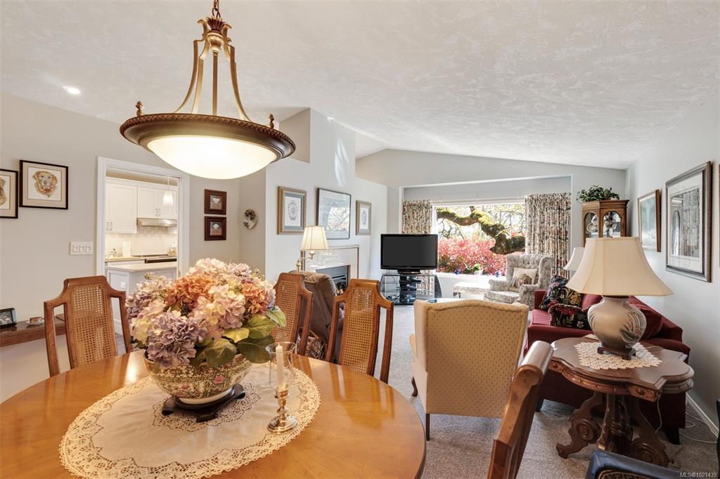 Fourth View of 901 Kentwood Lane, Saanich, BC, V8Y 2Y6