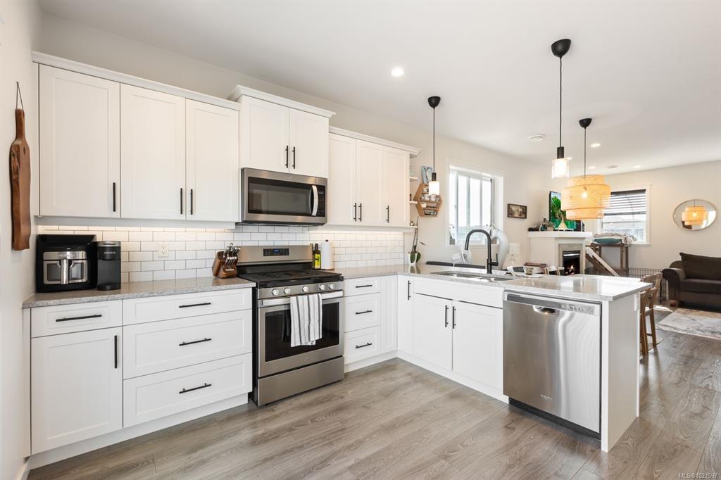 Third View of 2514 Beaumont Ave, Cumberland, BC, V0R 1S0