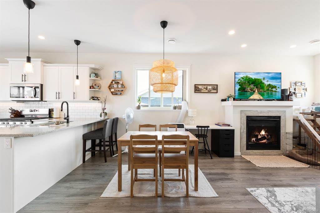 Fourth View of 2514 Beaumont Ave, Cumberland, BC, V0R 1S0