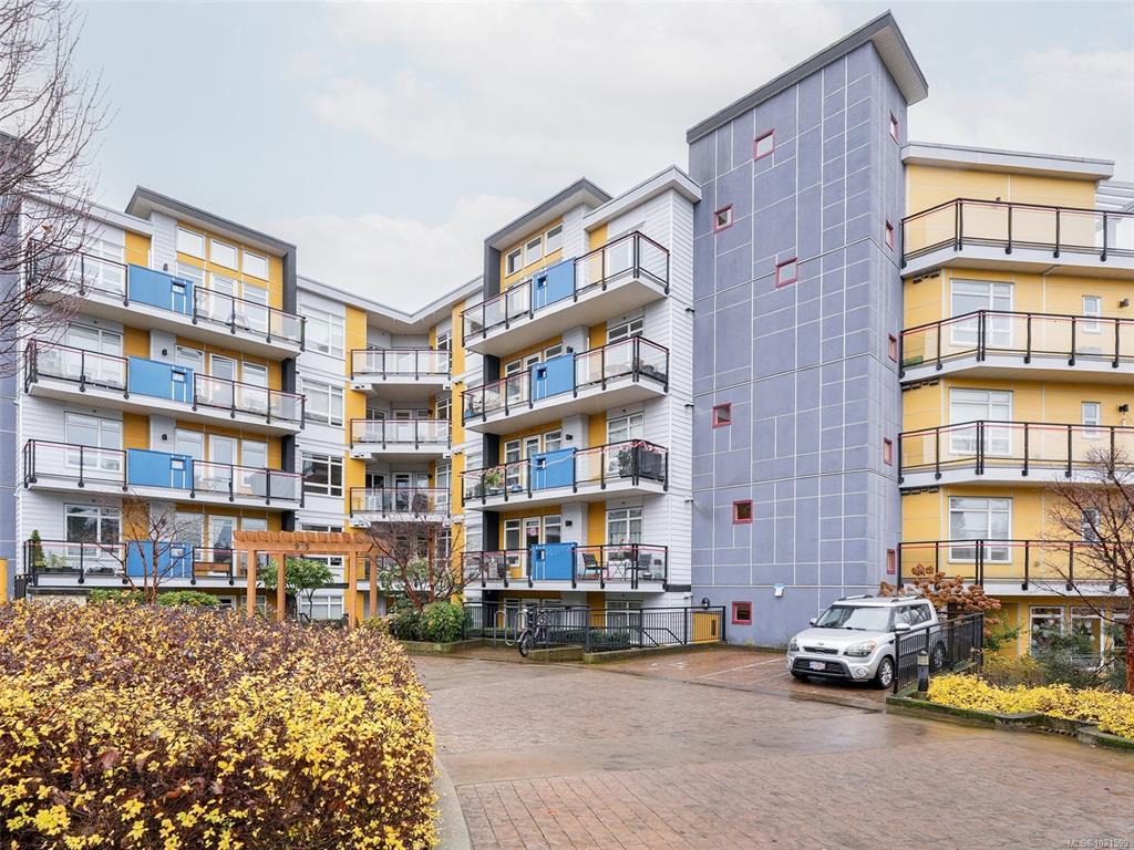 935 Cloverdale Ave, 1021599, BC,