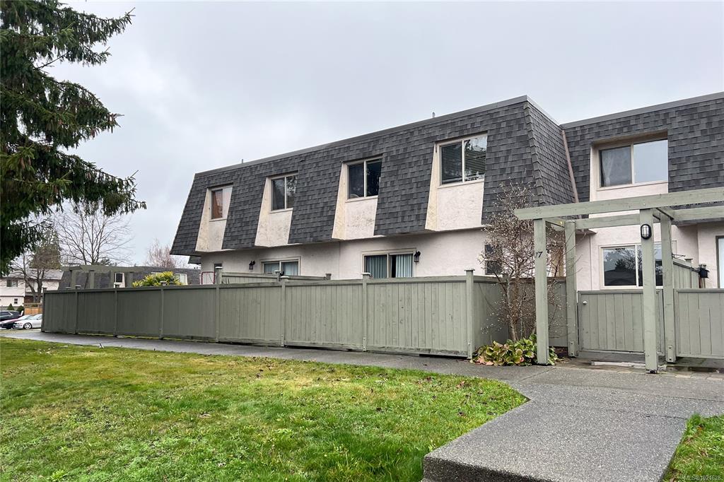 Third View of 4061 Larchwood Dr, Saanich, BC, V8V 3K4