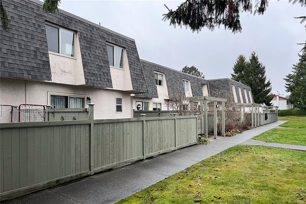 Fourth View of 4061 Larchwood Dr, Saanich, BC, V8V 3K4