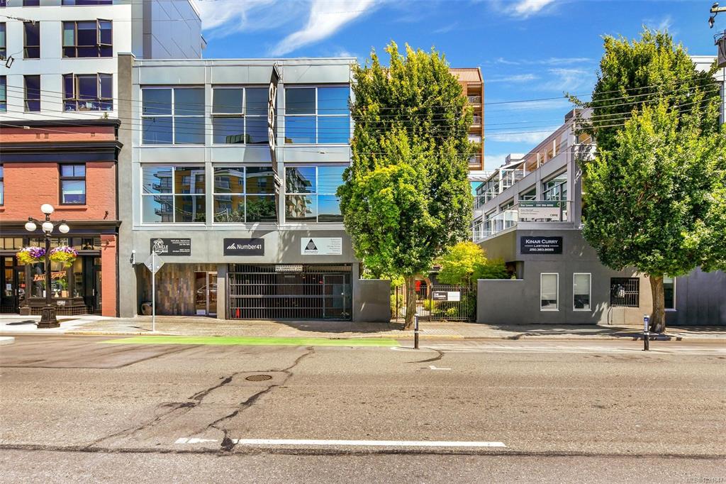 Third View of 852 Fort St, Victoria, BC, V9W 1H8