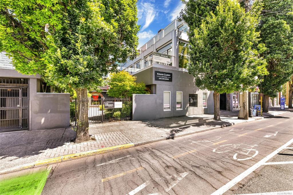 Fourth View of 852 Fort St, Victoria, BC, V9W 1H8