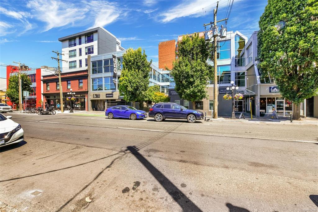 Second View of 852 Fort St, Victoria, BC, V9W 1H8