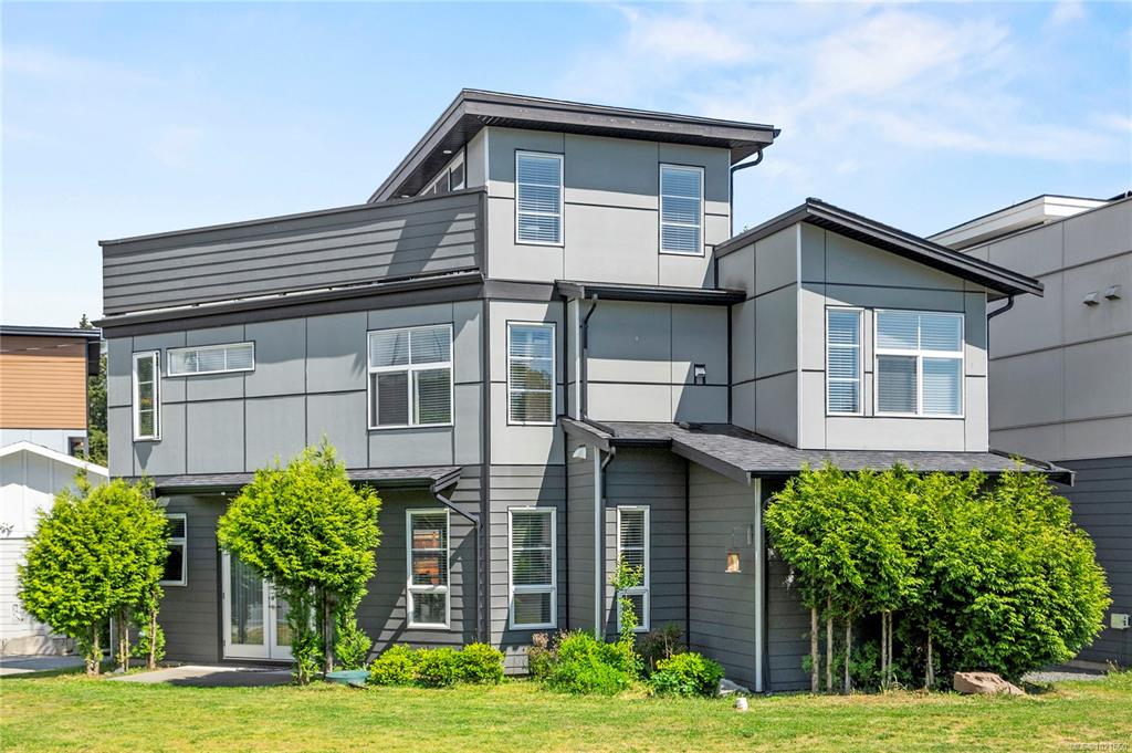 701 Strandlund Ave, 1021660, BC,