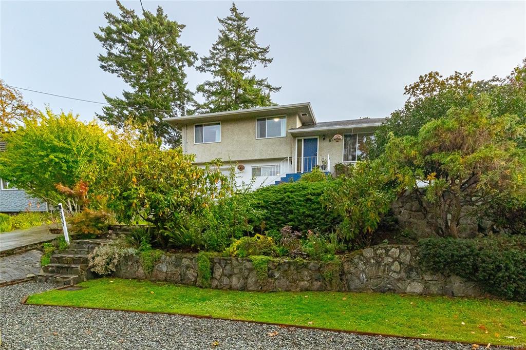 Fifth View of 3837 Wilkinson Rd, Saanich, BC, V8Z 5A3