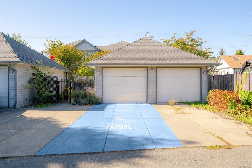 Third View of 211 Victoria Rd, Nanaimo, BC, V9R 4P7