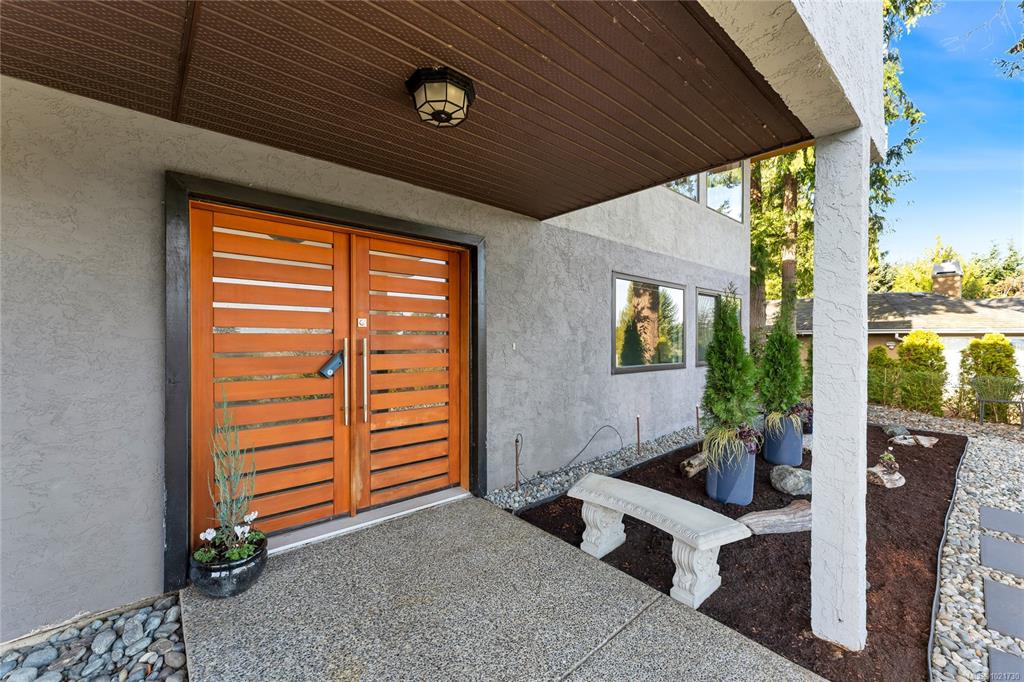 Third View of 5198 Beckton Rd, Saanich, BC, V8Y 2C1