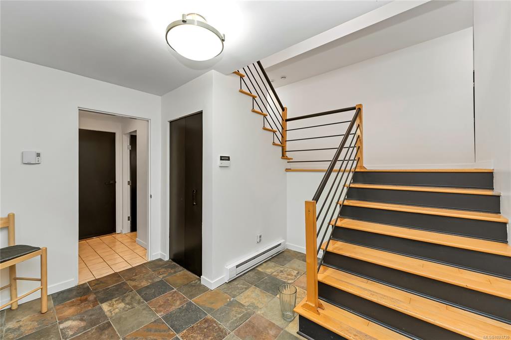 Fourth View of 5198 Beckton Rd, Saanich, BC, V8Y 2C1